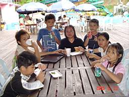 These were the kids. From L, clockwise: Sebby, Bob, Deroy, Pidot, Max, my sis Jessica (she didn't swim), and Bibi.